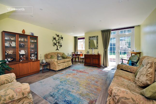 4, Roberts Close, Sutton photo 4