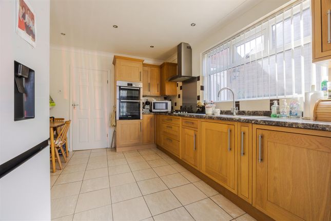4, Dolman Crescent, Scunthorpe photo 4