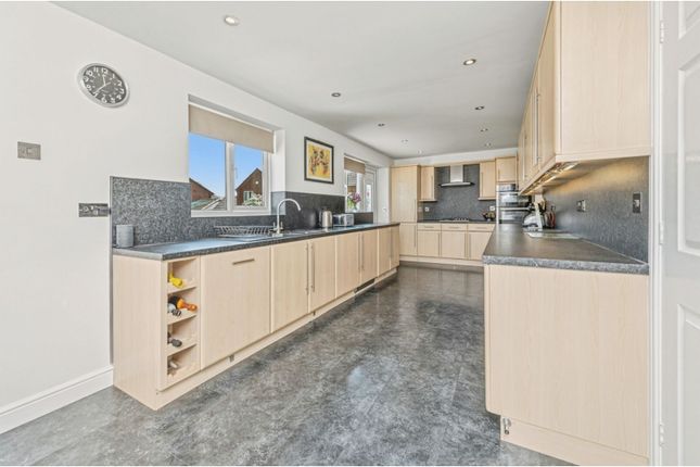 4, Willow Road, Alverthorpe, Wakefield photo 4