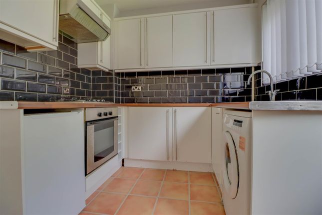 12, Nevendon Grange, Wickford photo 4