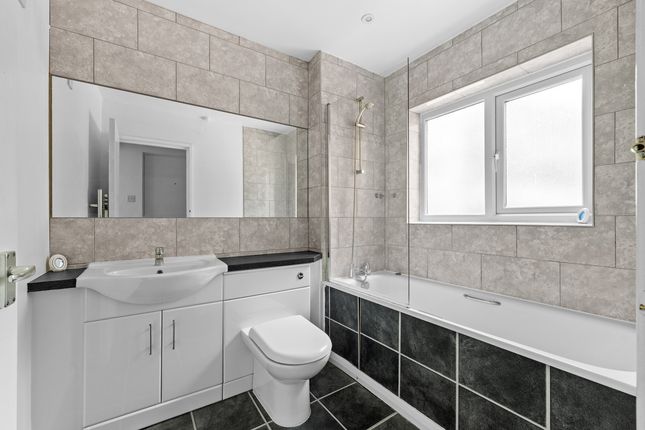 38 Whitegates, Court Bushes Road, Whyteleafe photo 4