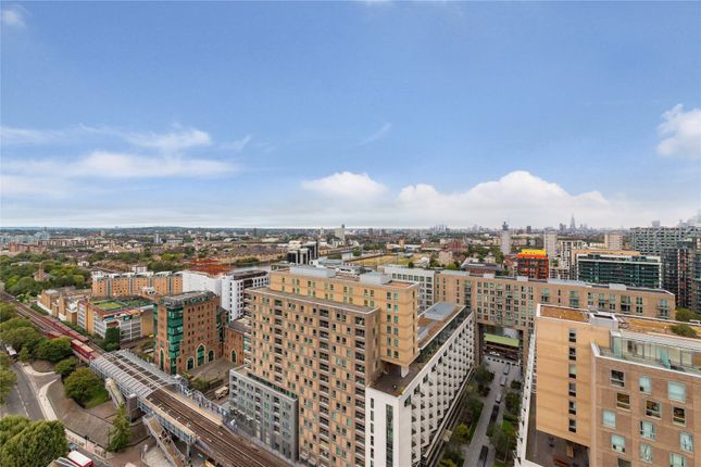 Flat for sale in Heritage Tower, 118 East Ferry Road