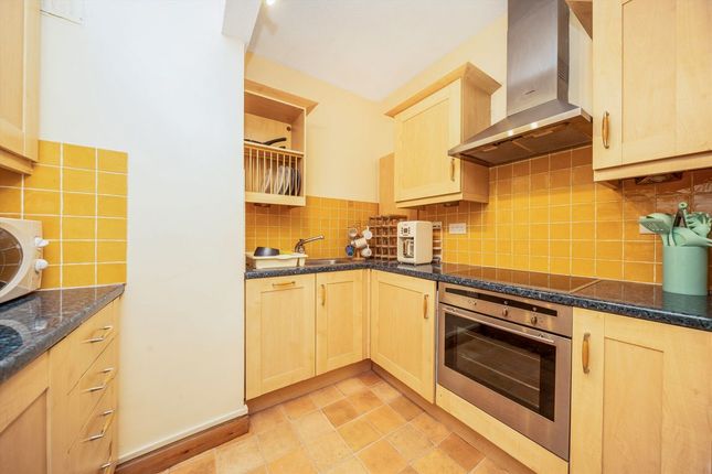 Flat 37, Russell Court, Woburn Place, London photo 3