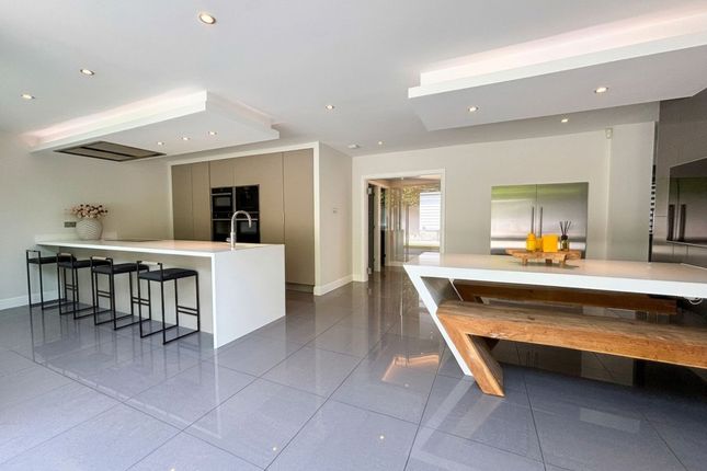 1 Beechwood Drive, Manchester photo 4