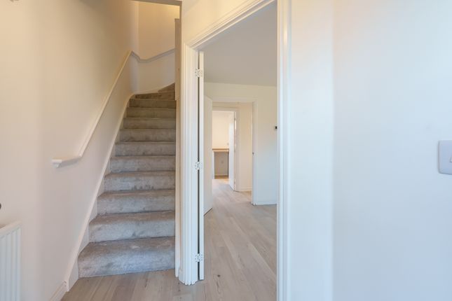 4, Bloom Close, Worthing photo 2