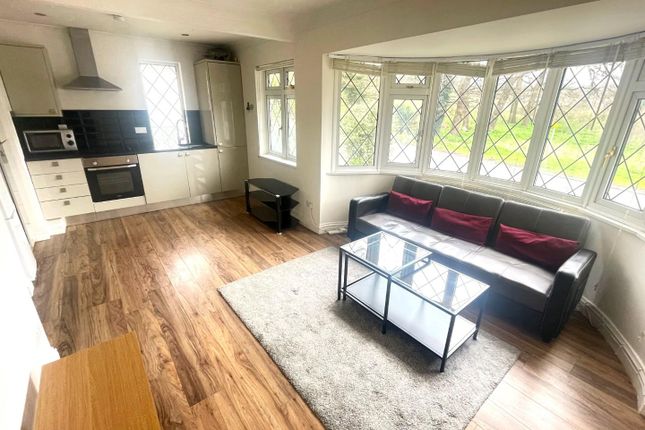 Thumbnail Flat to rent in Lawrence Street, Mill Hill