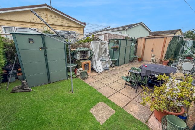 42 Little Meadow, Woodside Home Park, Luton photo 2