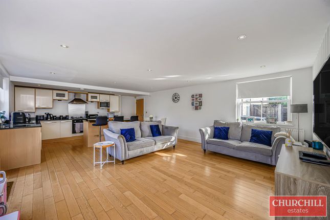 Larkshall Road, Highams Park photo 3