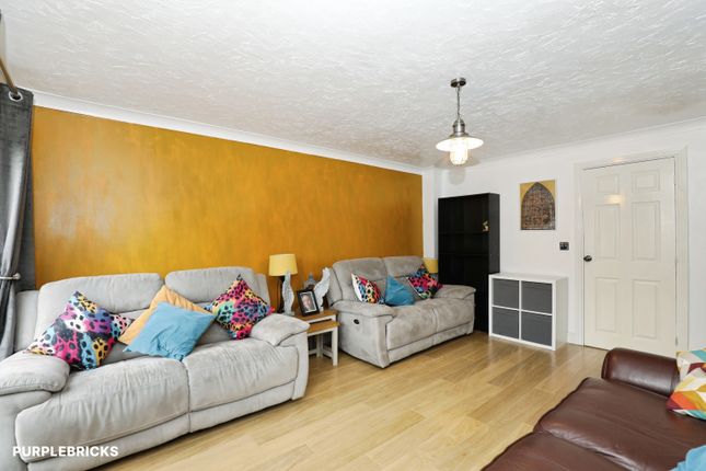 46, Blackbird Way, Stoke-on-Trent photo 4