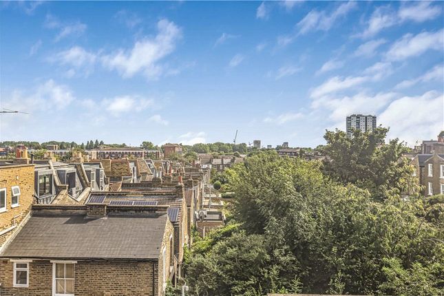 Flat for sale in Chatsworth Road, London