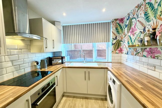 3, Ferndale Road, Torquay photo 3