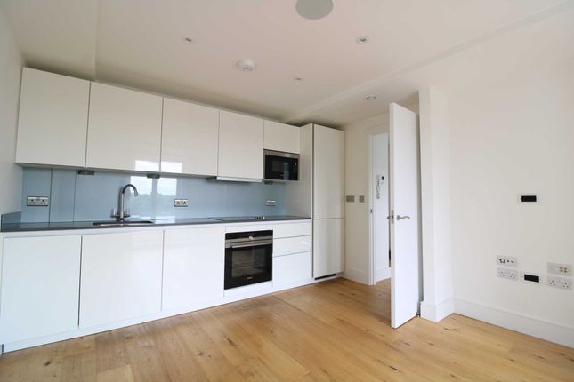 14 Checkline House, Darkes Lane, Potters Bar photo 2