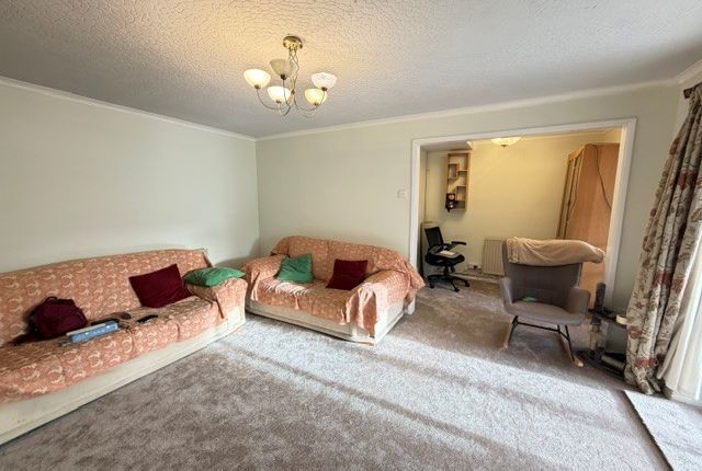 330, Watford photo 4