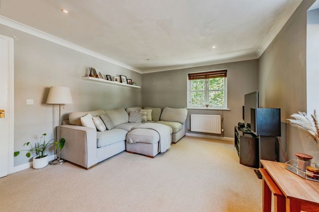 63, Talfourd Way, Redhill photo 4
