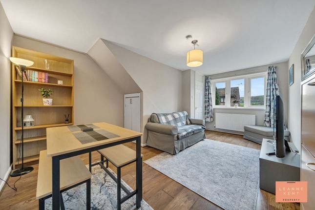 11 Brynawel, Caerphilly photo 2