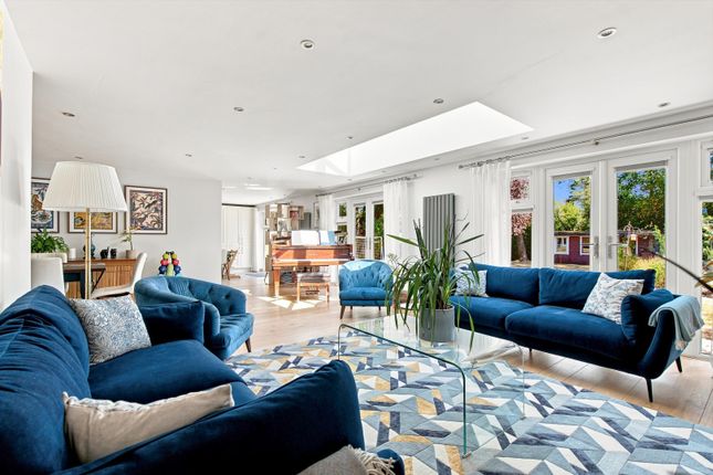 7, Oaklands Drive, Ascot photo 2