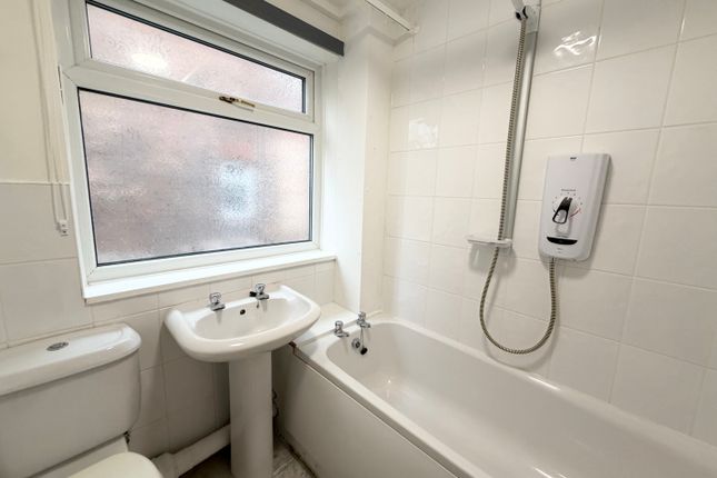 Flat B, St. Helens photo 4