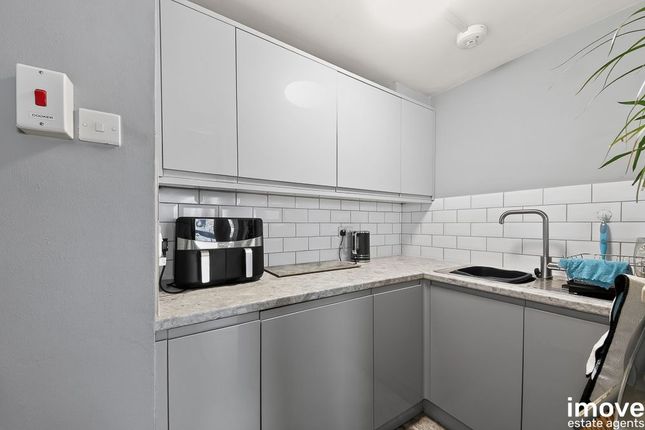 Flat 2, Sefton Court, Torquay photo 2