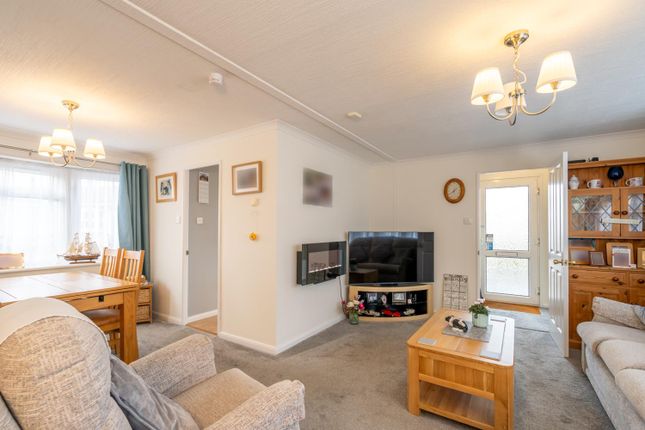 29, Conifer Way, Bognor Regis photo 3