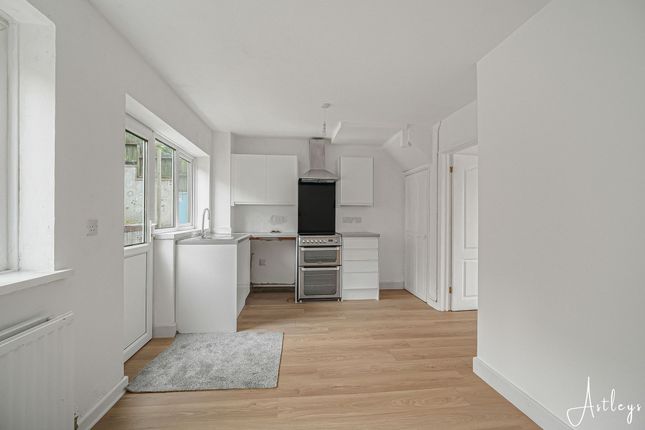 9 Troed Y Rhiw, Swansea photo 4