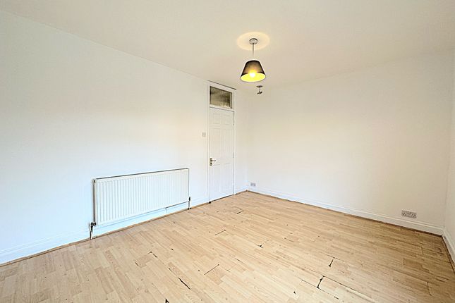 Flat to rent in Roff Avenue, Bedford