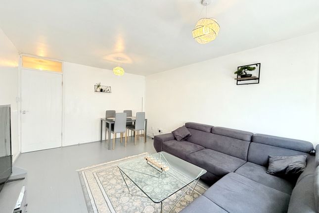 92, Lakefield Close, Birmingham photo 4