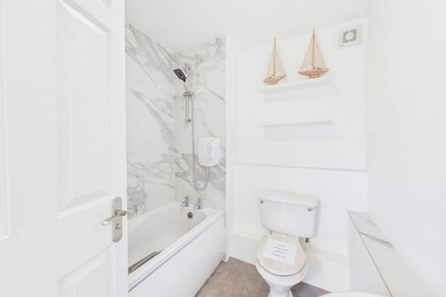 20, Campbell Gordon Way, London photo 4