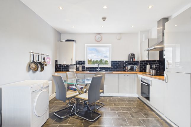 62, Mallard Close, Southam photo 3