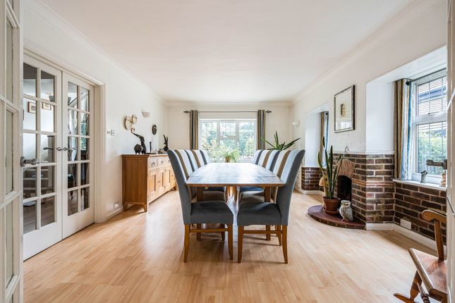 51, The Ridgeway, Leatherhead photo 4