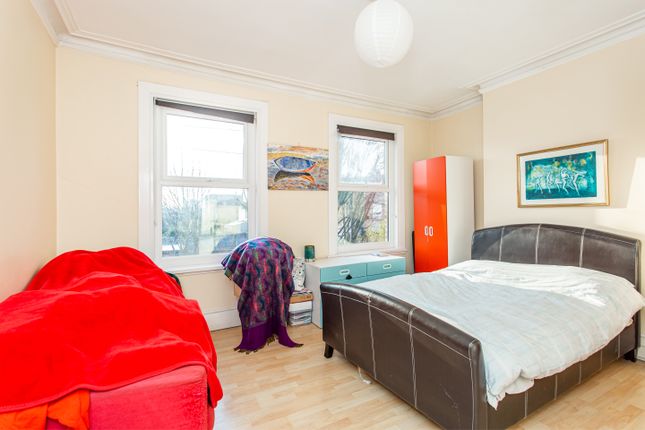 Terraced house to rent in Tylney Road, London