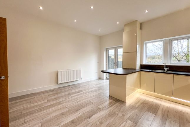 Town house for sale in 7 Old Turnpike, Honley, Holmfirth