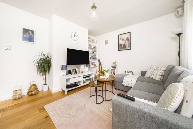 26 Churchview Court4 Cranef,, Churchview Road, Middlesex photo 4