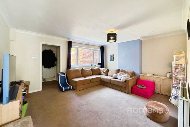 65, Pinewood Park, Hampshire photo 4