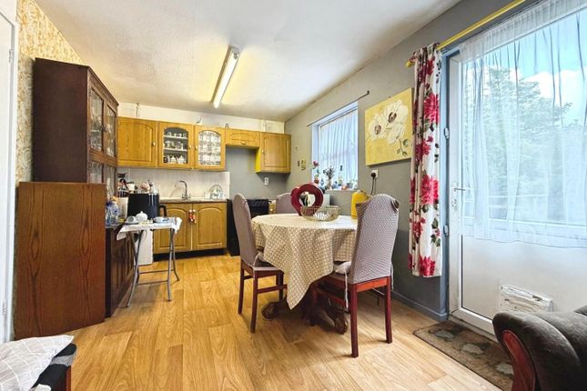 8, Camberley Road, Knowle photo 3