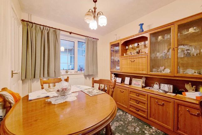 18, Christopher Close, Heckington photo 4