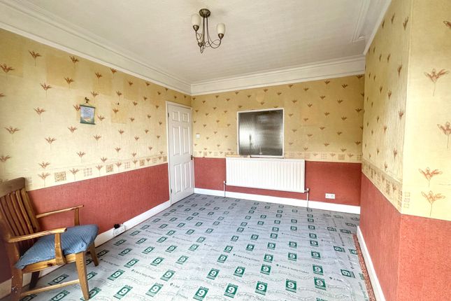 18, Woodman Road, Coulsdon photo 2