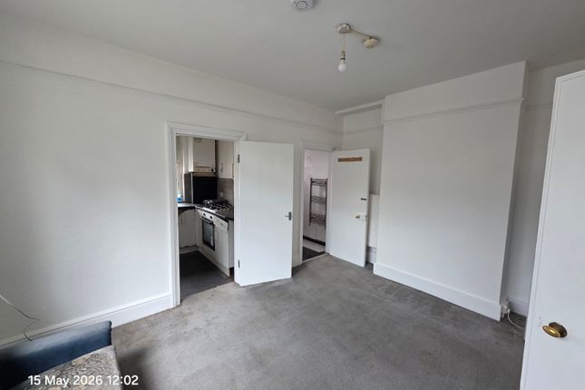 90 High Street South, East Ham photo 3