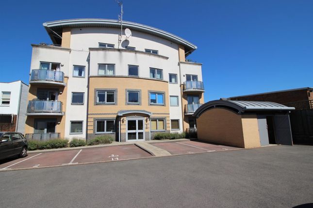 Thumbnail Flat for sale in Lion Court, Great Knollys Street, Reading