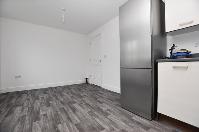 19, Bronte Close, Wakefield photo 4