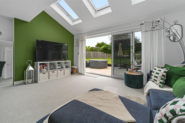 16, Chester Grove, Manningtree photo 2