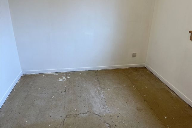 16, The Groves, Glasgow photo 4