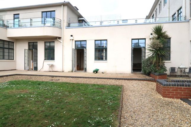 Flat for sale in Courtlands, Hayes Point, Sully