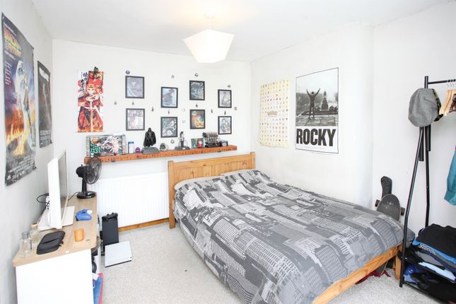 3, Cross Inn Road, Pontyclun photo 4