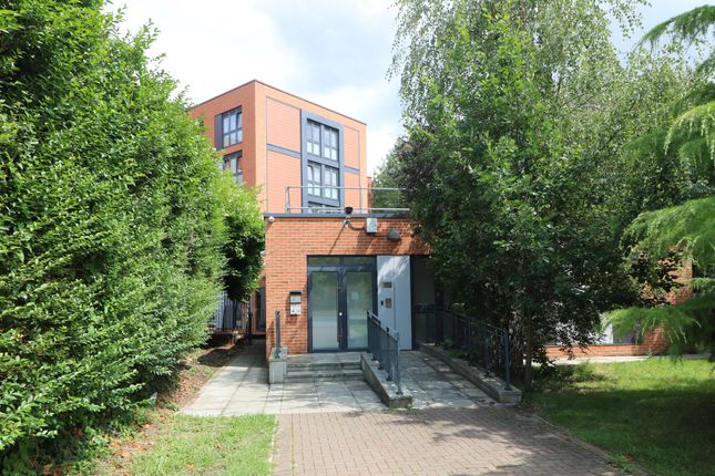 Flat 12 Vista House, Lincoln Road, Dorking photo 2