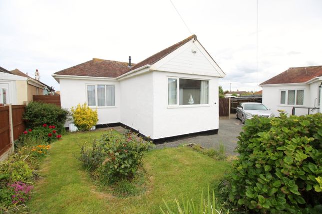 Thumbnail Bungalow to rent in Woodside Avenue, Kinmel Bay, Conwy