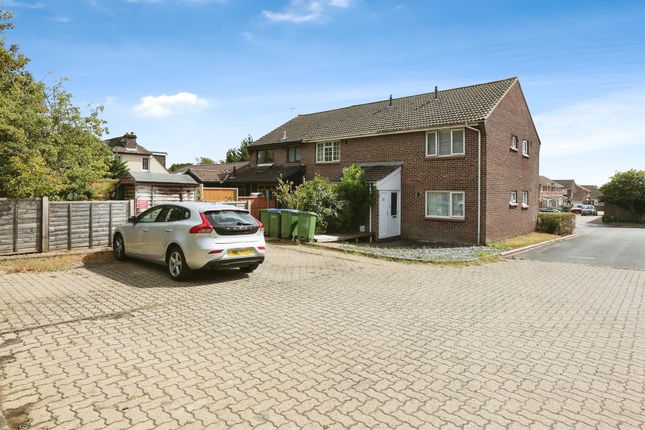 1-bed flat on 27, Wagtail Way, Fareham, £165,000