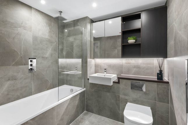 Flat 4, 115-129A, Mitre Bridge, London photo 2