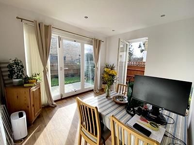 Flat to rent in Park Hall Road, Dulwich, London