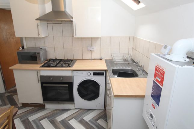 Flat to rent in Gordon Road, Cardiff