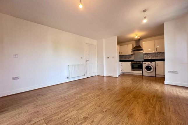 2 Dean Path, Dagenham photo 3
